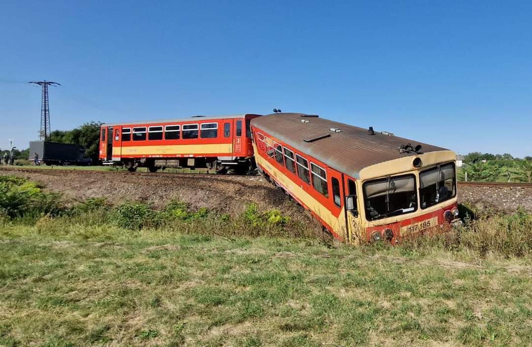 A siklott vonat. Kép.: Katasztrófavédelem 