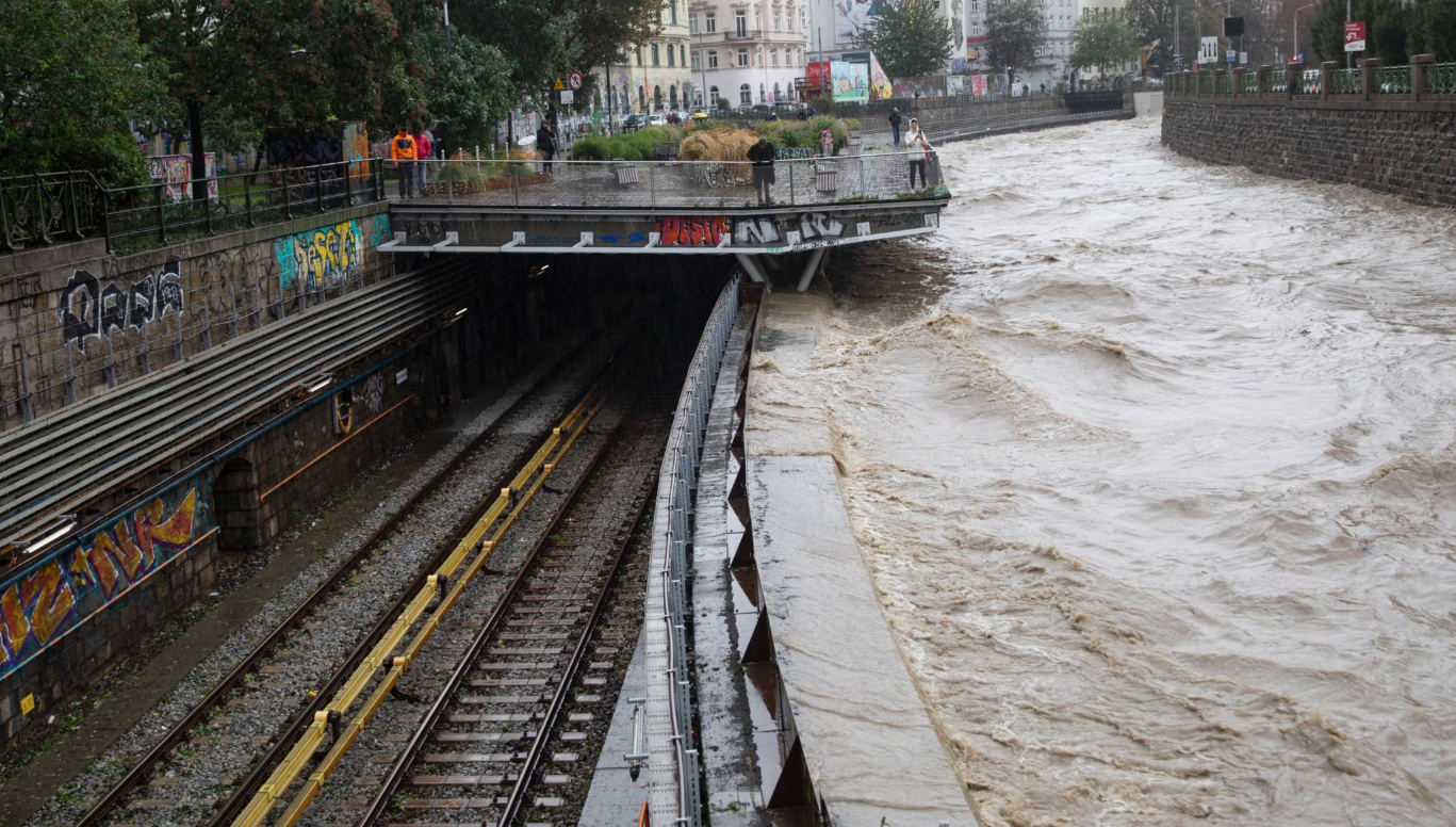 Bécsi metró már majdnem víz alatt. / Kép. AFP